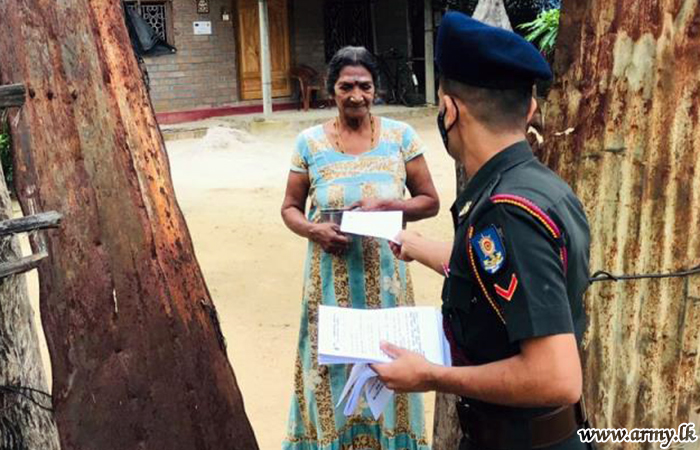 கொவிட் – 19 பரவல் தொடர்பாக படையினர்  தெளிவூட்டல்