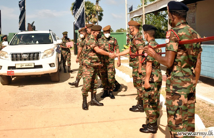 SLLI Colonel of the Regiment Meets All Ranks in SLLI Battalion Camps 