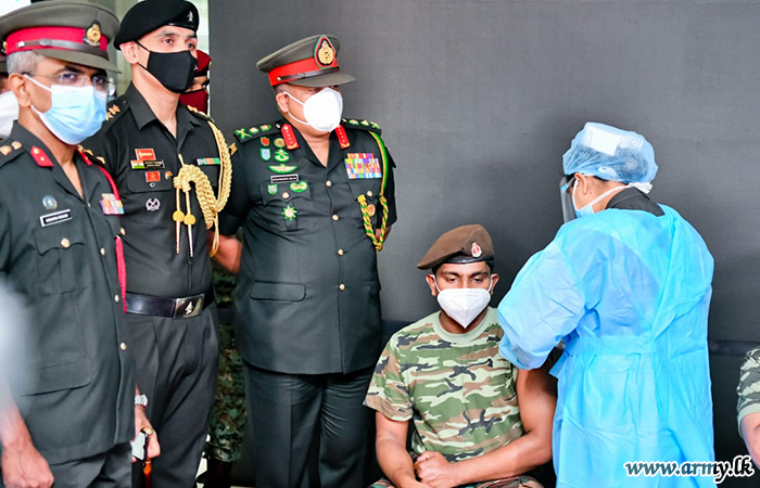 Frontline Health Force of the Army Receives First Dose of New Vaccine