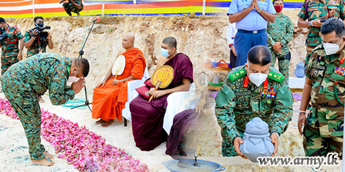 තිස්ස විහාරයේ නව ‘ස්ථූපය’ ඉදිකිරීමට යුද්ධ හමුදාධිපතිතුමන් මුල්ගල තබයි