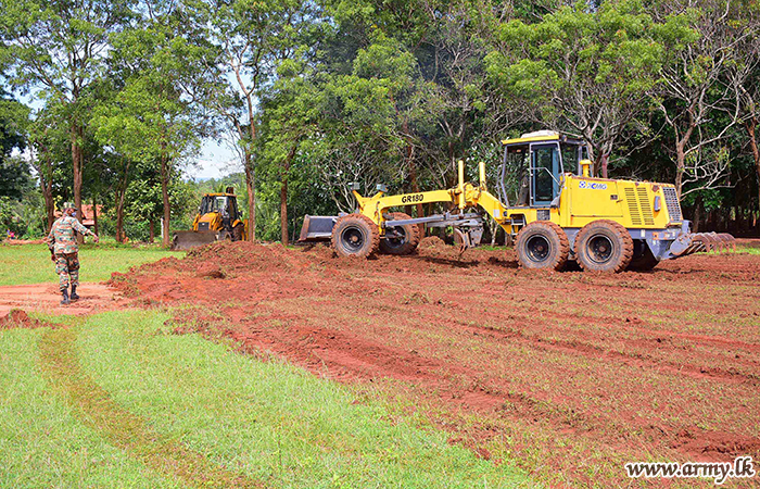 අතිගරු ජනාධිපතිතුමන්ගේ ඉල්ලීමකට අනුව භටපිරිස් තවත් පාසල් ක්‍රීඩාපිටියක ප්‍රතිසංස්කරණ කටයුතු අරඹති