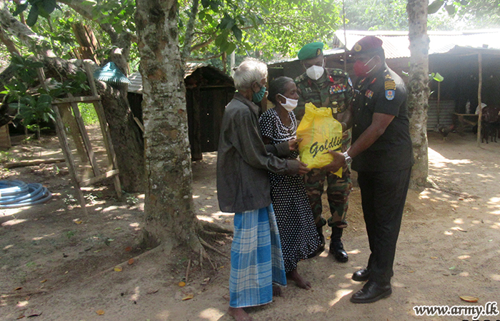 කොවිඩ්-19 වෛරසය පැතිරීම හේතුවෙන් හුදෙකලා කල ප්‍රදේශවල ජනතාවට 68 වන සේනාංකයේ මුලිකත්වයෙන් වියළි සලාක පර්සල් 