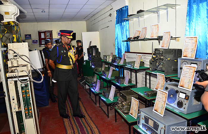 SLSC Colonel Commandant Makes Formal Visit to School of Signals 