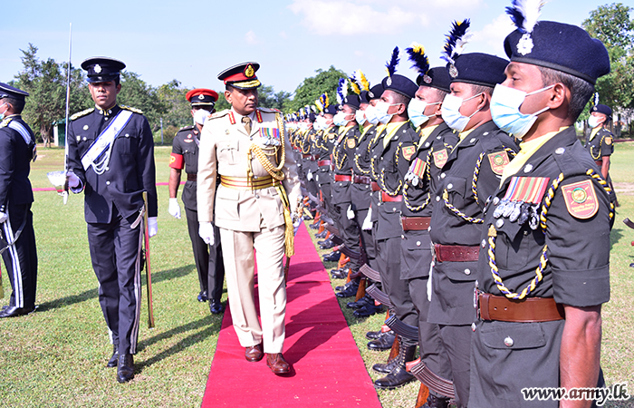 උසස්වීම් ලැබු කිලිනොච්චි ඉදිරි නඩත්තු පෙදෙසේ ආඥාපතිට ගෞරවාචාර පිරිනමයි