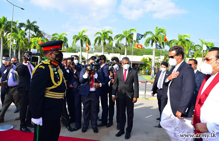 Prime Minister of Pakistan Arrives in Sri Lanka to a Warm Reception 