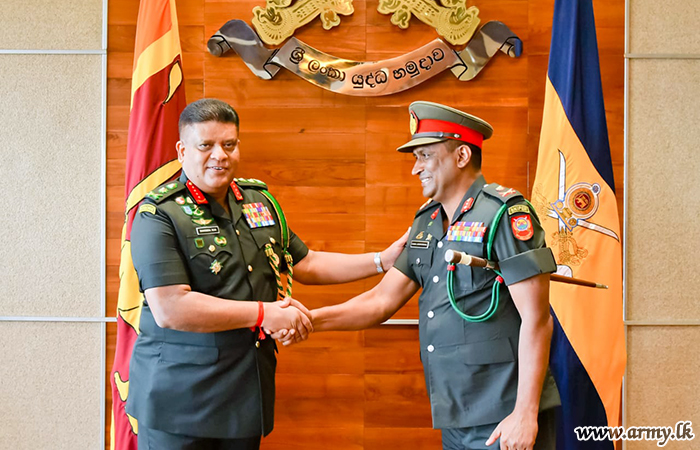 Commander Heaps Laurels on Retiring Major General Kumara Jayapathirana 