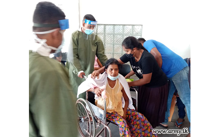 வைத்தியசாலை பணி பகிஷ்கரிப்பின்  போது அத்தியவசிய   சேவைகளுக்கு படையினர் உதவி  