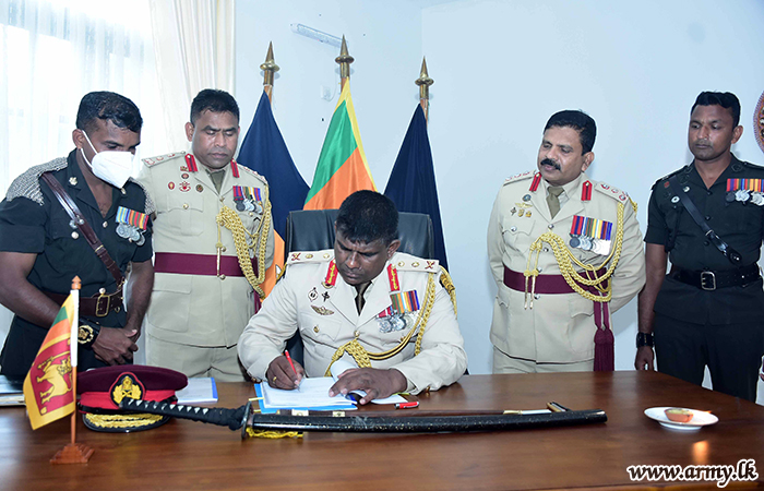 புதிய முல்லைத்தீவு தளபதி தனது அலுவலகத்தை பொறுப்பேற்றார்