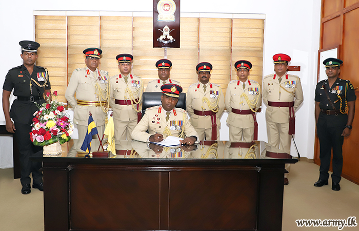 இலங்கை இராணுவ தொண்டர் படையணிக்கு புதிய தளபதியாக மேஜர் ஜெனரல் கொட்டுவகொட  கடமை பொறுப்பேற்பு 