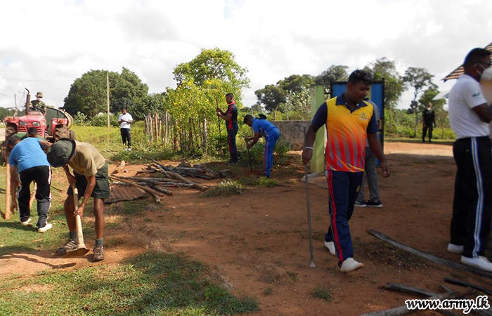 13 SLNG Troops Clean up Community Centre