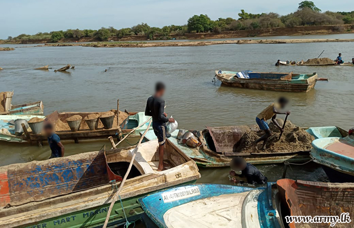 Army Troops with Police Apprehend Illegal Sand-mining Groups 