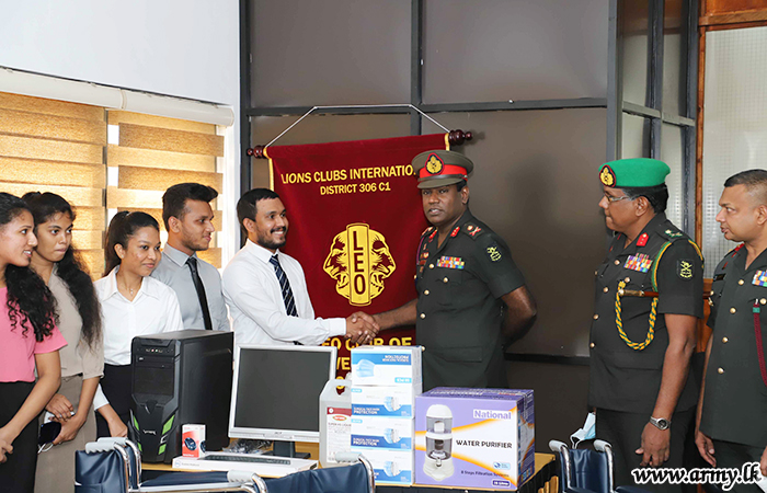 இராணுவத்தினரை பாராட்டும் வகையில் கொழும்பு பல்கலைக்கழகத்தில் லியோ கழகம் சுகாதார பாதுகாப்பு பொருட்களை வழங்கி வைப்பு  
