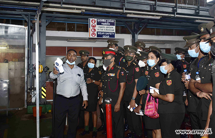 வழங்கல் தொடர்பாக பயிற்சி பெறும் கனிஷ்ட அதிகாரிகளுக்கு பெற்றோலியம் உற்பத்திகள் பற்றிய விளக்கம்