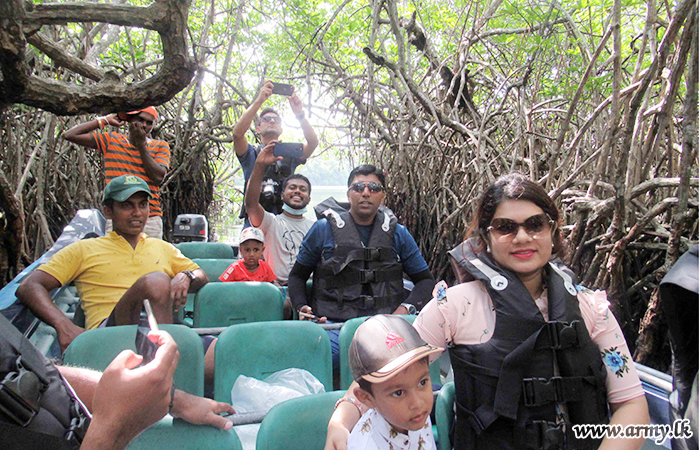 යුද හමුදා භටකාර්ය සම්පාදන පුහුණු පාසලේ පුහුණුව ලබන විදේශිය සිසුන් සහ ඔවුන්ගේ පවුල්වල සාමාජිකයින් දකුණේ සංචාරයක 