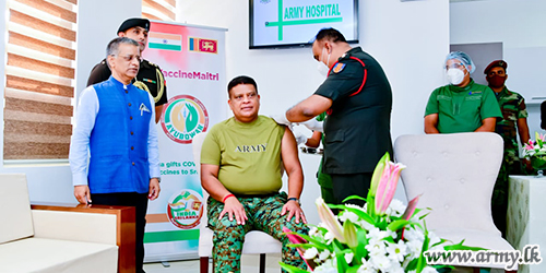 Demonstrating True Leadership Traits, General Shavendra Silva Gets His COVID-19 Vaccine