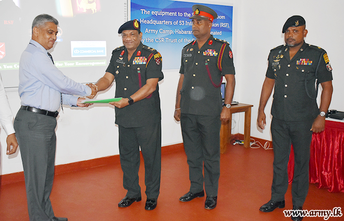 53 ஆவது படைப்பிரிவுக்கு வங்கியாளர்களினால்   புதிய ஒலி அமைப்பு சாதனங்கள் பரிசளிப்பு