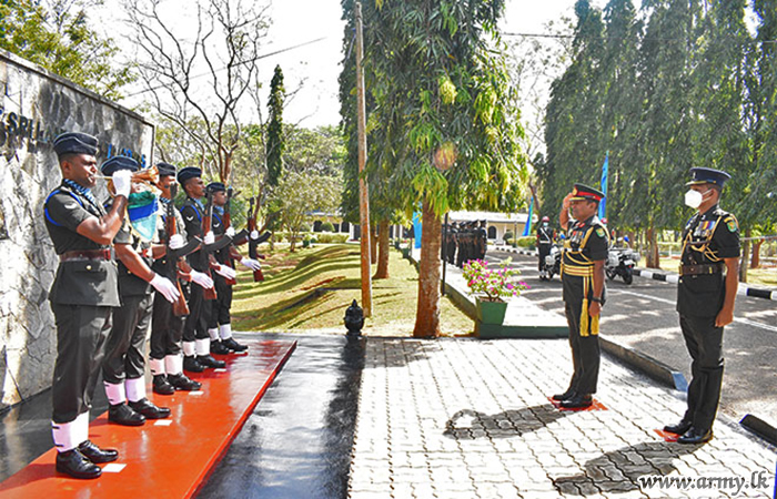 වන්නි ආරක්‍ෂක සේනා ආඥාපති 4 වන ශ්‍රී ලංකා සංඥා බලකායේ භටපිරිස් හමුවේ