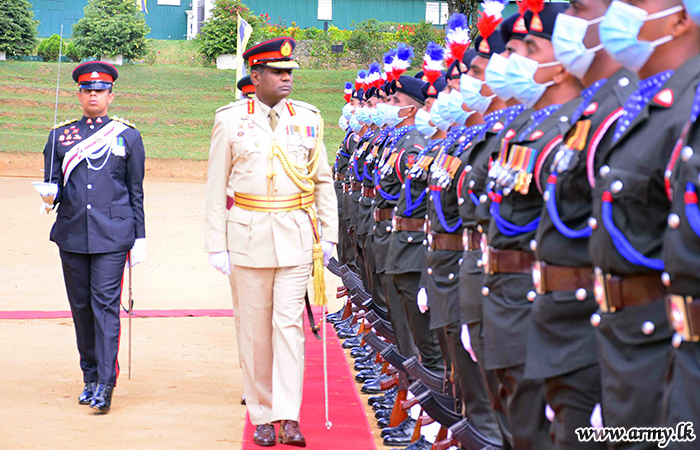 ශ්‍රී ලංකා යුද්ධ හමුදා ස්වේච්ඡා බලසේනාවේ සේනාවිධායක දියතලාව පුහුණු පාසලේ කාර්යමණ්ඩලය හමුවෙයි