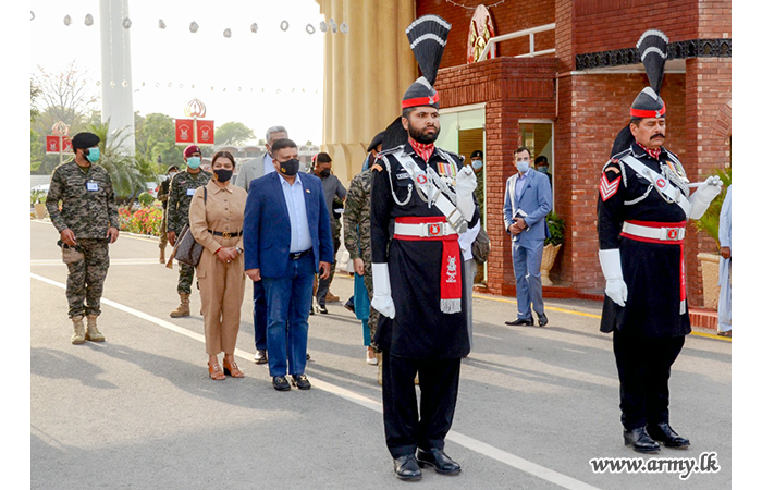 Commander Saluted at Flags-Lowering Drill at Pakistan-India Border