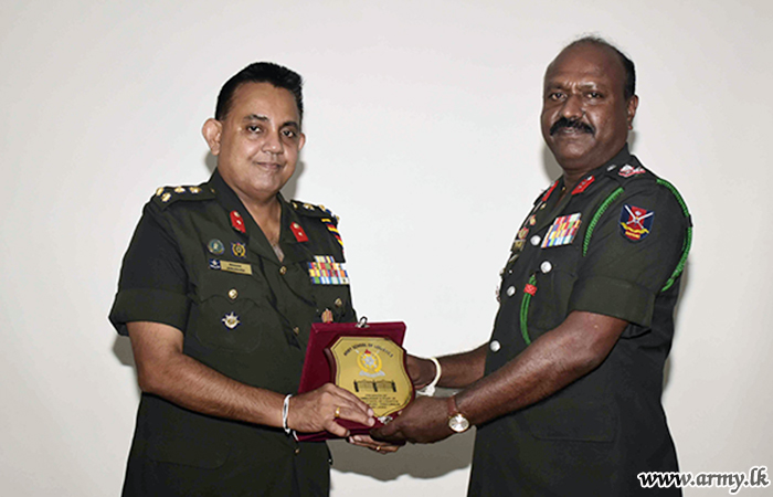 இராணுவ பயிற்சிக் கட்டளையின் தளபதி இராணுவ வழங்கல்  பாடநெறி அதிகாரிகளை சந்திப்பு 