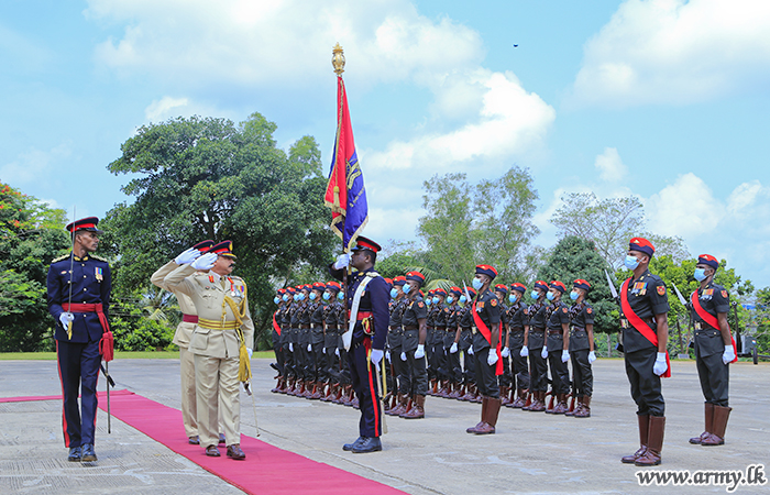 විශ්‍රාම දිවියට පාතබන මේජර් ජෙනරල් සුමිත් ප්‍රේමලාල් වෙත සිය රෙජිමේන්තුවේ ගෞරවාචාරය