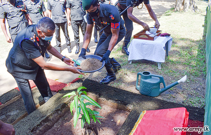 இலங்கை இராணுவ ஆட்சேர்ப்பு பயிற்சி பாடசாலையின் பயிற்சி பாடவிதானத்தை பயிற்சி பணிப்பாளர் மதிப்பீடு 