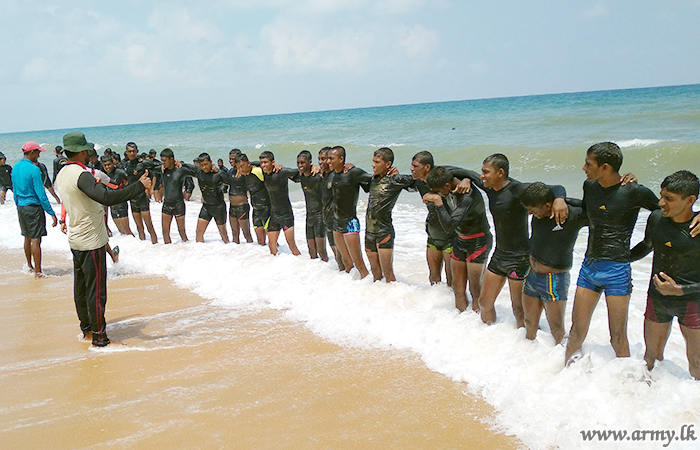 Trainees in New 'Shallow Water Patrolling ' Company of SLSR Pass out 