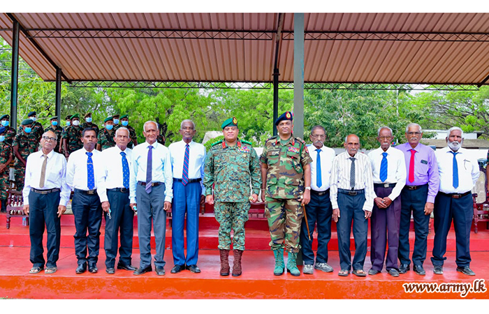 Chief of Defence Staff Interacts & Gives Patient Hearing to Jaffna Resident Tri Service Veterans 