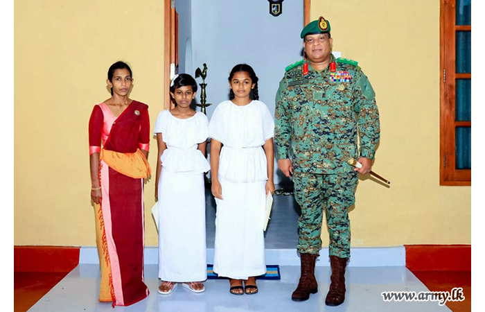 යුද්ධයෙන් දිවිපිදූ වීරෝදාර රණවිරුවෙකුගේ බිරිඳ සහ දියණියන්ට යුද්ධ හමුදාවෙන් නව නිවසක්