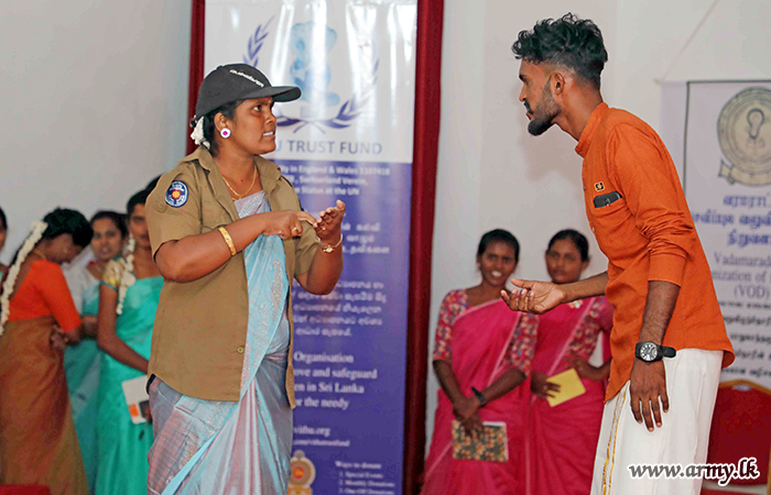 Visually & Hearing-impaired 21 Jaffna Undergrads & State Officials Follow 'SFHQ-J's Sign ' Language Course