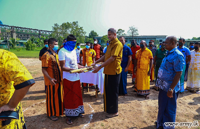 භඨකාර්ය සම්පාදන මූලස්ථානයේ නිලධාරින් සහ සෙසුනිලයින් අලුත් අවුරුදු සමරති