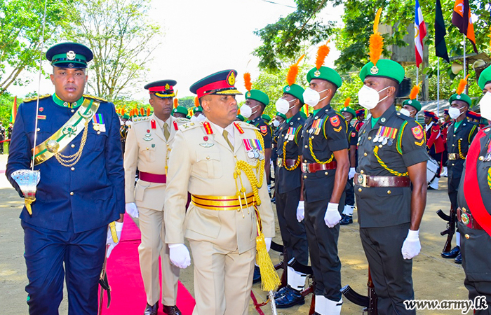 11 வது படைப்பிரிவு படையினர் தங்கள் விடைப்பெறும் தளபதிக்கு பிரியாவிடை