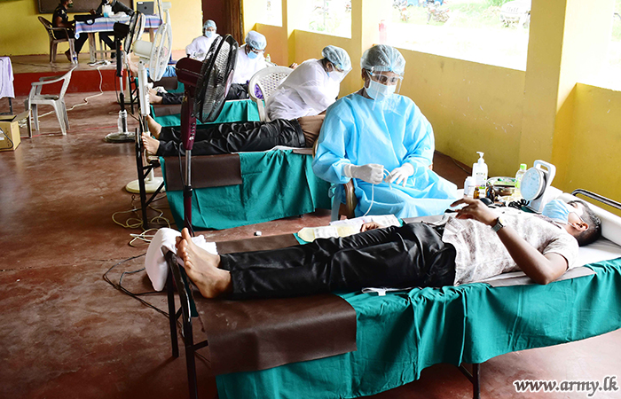 Troops also Join Blood Donation at Welikanda