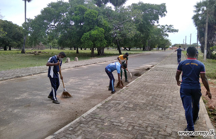 Troops Clean Wattappalei Amman Kovil Compound