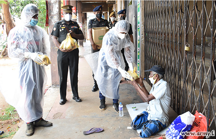 வவுனியாவில் உதவியற்றவர்களுக்கு உணவு பொதி பகிர்ந்தளிப்பு