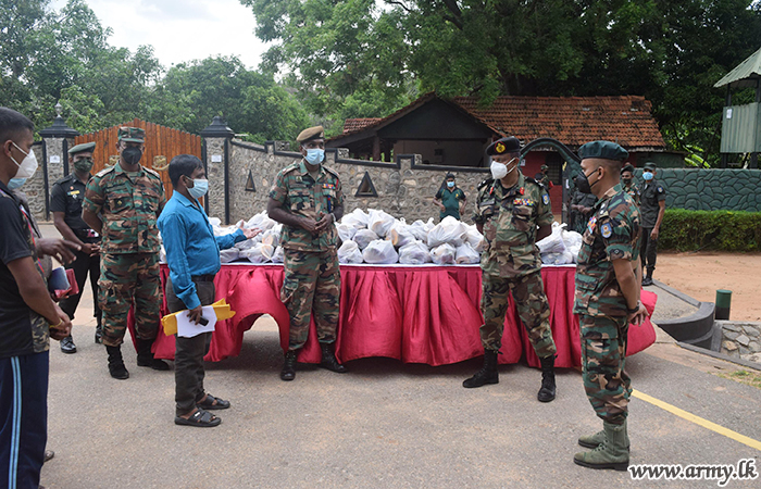 591 Brigade Troops Take Vegetable Packs to Needy Homes