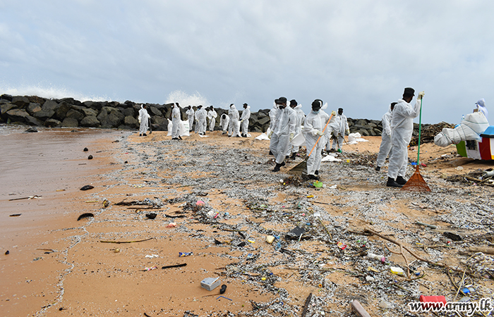 58 Division Troops Clean Wennappuwa -Udappuwa Coastal Area