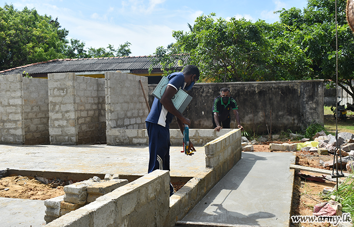 58 Division Troops Busy Preparing New ICC at Puttalam District Hospital