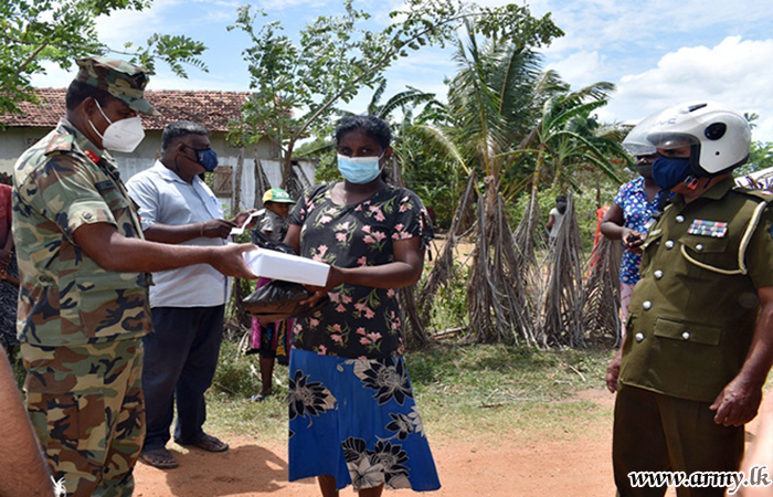 Troops Coordinate Distribution of Relief Packs among Agbopura Civiilians