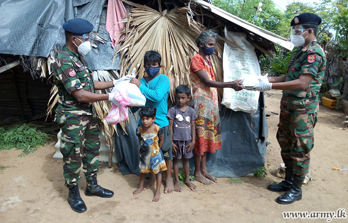 51 Division Troops' Coordination Provides Relief Packs to Doorsteps of Needy Families 