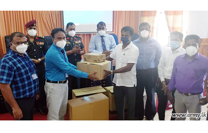 மட்டக்களப்பு வைத்தியசாலைக்கு இராணுவத்தினார் இலவசமாக மருத்துவ உபகரணங்கள் வழங்கி வைப்பு 