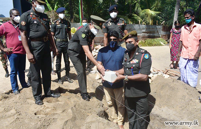 படையினரால் பெரியநீலாவணை குடும்பத்திற்கு புதிய வீடு நிர்மாணிப்பு