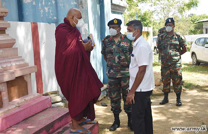 යුද්ධ හමුදා භටපිරිස් අම්පාර දිස්ත්‍රීක්කයේ අවශ්‍යතා සහිත පවුල් වෙනුවෙන් වියළි සලාක පාර්සල් බෙදාදෙති 