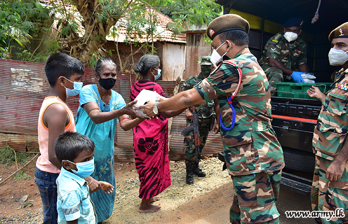 Selvapuram Villagers Offered Meal Packs & Dry Rations