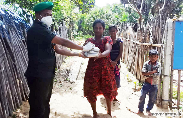 522 Brigade Troops Provide Lunch Packs to Needy Families