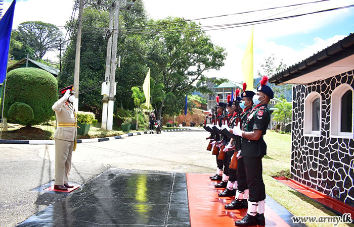 නික්ම යන ආඥාපති යුද්ධ හමුදා පුහුණු අණසකට ගෞරවාචාර