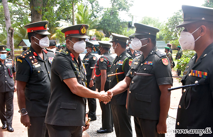 West Commander on Visit to 141 Brigade HQ