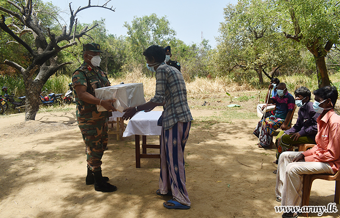 233 Brigade Troops Take Dry Ration Packs to Telingu Village in Welikanda