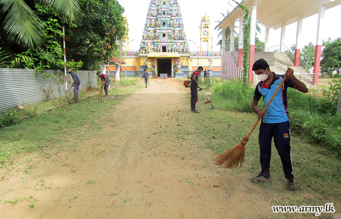 51 வது படைப்பிரிவினரால்  டெங்கு பரவக்கூடிய இடங்களில் சிரமதானம்