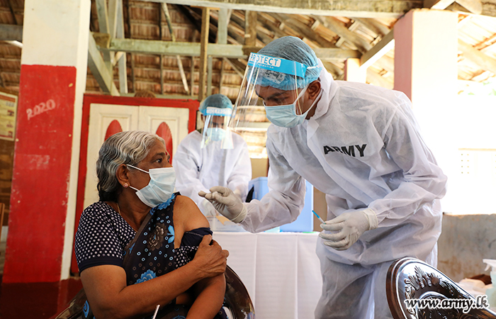 Army Troops Give the Jab to Elderly People in Jaffna 